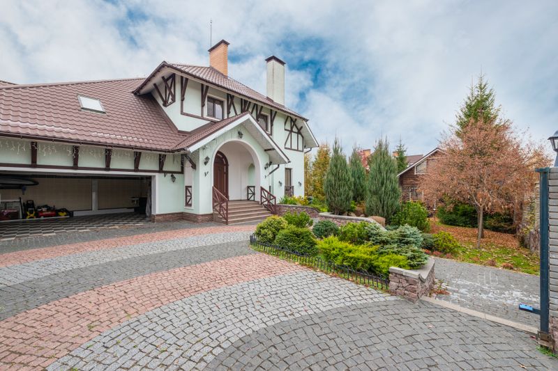 driveway with hardscaping
